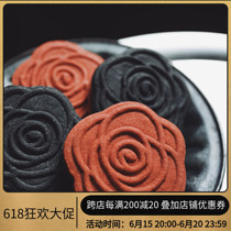 (Black Master) Bicolor Rose Chocolate Sandwich Western Pie Gift Box