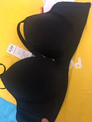 内衣质量真的很不错,穿着舒服,聚拢效果很好。。会再来买 内衣质量真的很不错,穿着舒服,聚拢效果很好。。会再来买