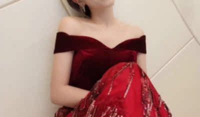 包装很高大上呀，还附带使用说明，对我们顾客很有帮助。摸上去真的很不错啊！没有撕膜验了一下大小刚好，厚度也很不错，宝贝挺好的，满意！值得下手收到了，包装很好