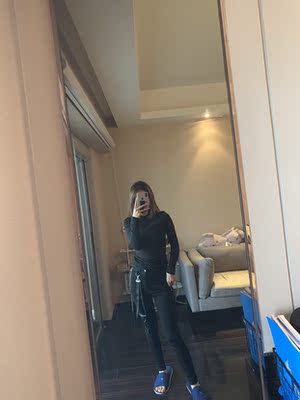 这个价格能买到这种质量真的没话说 内里带点点绒 穿上特别舒服 是一件非常优秀的打底衣！