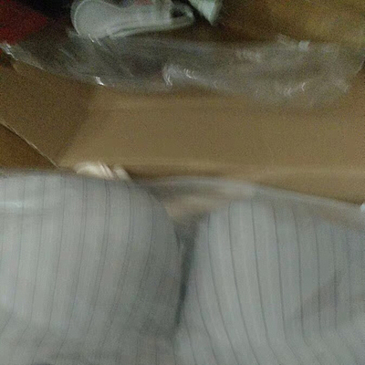 买了两件，收到货就试了一下，试完就下水洗了，不掉色也不变形，无钢圈出门携带也方便！穿着合适很舒服，店家很贴心还送了加长扣，专卖店的无痕内衣都有点贵，没想到这家无论是价格和效果都比想象的要好，需要还会再来购买！推荐给大家！是无钢圈的，特别舒服，大小正合适，喜欢的朋友们可以马上下手，今天收到货后，刚刚也手洗了，不褪色，特别柔软，喜欢的朋友们不用犹豫了，就选他家吧??。等穿一阵再过来追评。不会扎肉，材质很好，柔软而又容易变形的感觉，很舒服，有需要还会再来，