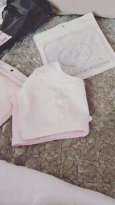 今天有空才拿来，是纯棉的，和店家描述的一样，没让我失望，比实体店便宜，摸着面料很舒服，下次还会光顾的，店家服务态度很好！先穿着，改天再来追评！