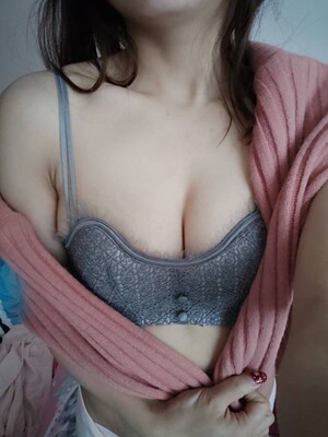 很喜欢,刚刚收到货就试穿了下,很合身,很舒服,款式也很好看,难得买到合适的内衣穿,很薄很软,是真爱粉没错了,她家内衣风格样式多样化、选择性多啊~关注咯,下次再上新的话再来啦,新年快乐咯 很喜欢,刚刚收到货就试穿了下,很合身,很舒服,款式也很好看,难得买到合适的内衣穿,很薄很软,是真爱粉没错了,她家内衣风格样式多样化、选择性多啊~关注咯,下次再上新的话再来啦,新年快乐咯