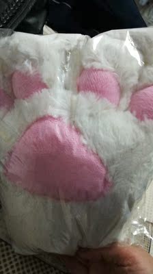 宝贝收到了，给女儿买的，实物跟图片一样，超萌，超可爱，女儿很喜欢，美中不足的是4指，有一点小别扭，不过孩子喜欢，好评！