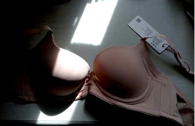 发货快，内衣质感柔软顺滑，穿戴很有型！