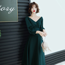 Dress skirt female banquet temperament 2021 new noble evening dress V-neck dark green small annual meeting can usually be worn