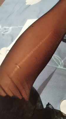 说送的高筒袜 没有送 问客服 就像个机器人一样,拿回来就已经拉丝了 快递6天才到薄得要命 说送的高筒袜 没有送 问客服 就像个机器人一样,拿回来就已经拉丝了 快递6天才到薄得要命