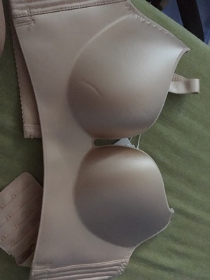 趁着这次双十一活动,一下子买了五件,够穿很久了。看到新的内衣很开心,这款简单的一直在穿,挺舒服,质量很好,没发现褪色和变形 趁着这次双十一活动,一下子买了五件,够穿很久了。看到新的内衣很开心,这款简单的一直在穿,挺舒服,质量很好,没发现褪色和变形