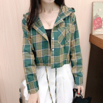 2021 spring and autumn new Korean loose plaid shirt female design sense niche short top long-sleeved hooded shirt