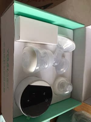 买来囤货的,还有两个月才生。刚收到就试用了下,笑死了。竟然会泌乳出来,吓死我了。不过感觉蛮不错,应该到时候可以吸到奶,用了再来追评。看评论说有塑料味,收到还好耶,味道不大,也能接受。宽口的奶瓶都可以装上。 买来囤货的,还有两个月才生。刚收到就试用了下,笑死了。竟然会泌乳出来,吓死我了。不过感觉蛮不错,应该到时候可以吸到奶,用了再来追评。看评论说有塑料味,收到还好耶,味道不大,也能接受。宽口的奶瓶都可以装上。