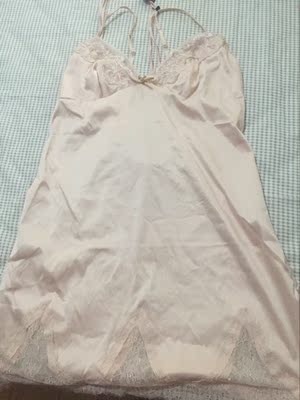 两套都非常喜欢，适合夏天穿，白色蕾丝很细致，肉色的比较贴身，以后还会光顾！