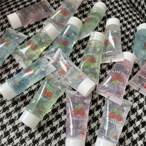 Go out to carry the convenience of hand-free liquid soap