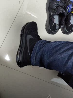 做工精细,穿着舒服,缺点就是太好看了,高大上。 做工精细,穿着舒服,缺点就是太好看了,高大上。