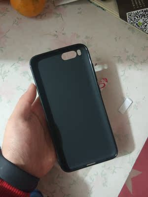 拿到宝贝，立马给手机换上新衣，机型很匹配手感好，没有瑕疵，就像换了一部新手机。还有小礼物，很喜欢！