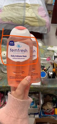 不知道是真是假，贴纸都贴歪了&hellip;&hellip;