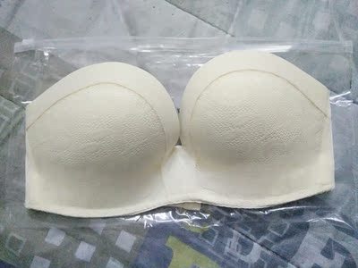 很聚拢， 穿上挺舒适的，有点小性感，用来搭配一字肩小礼服再好不过了，质量杠杠的，值得购买~