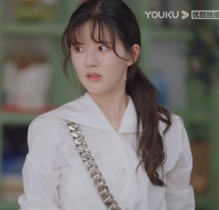 一不小心捡到爱赵露思顾安心同款衣服夏白色衬衫宽松韩版v领上衣