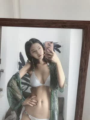 很有异国情调的款式,打算下个月去泰国买的,钻石部分也不会觉得咯人,赞呦~ 很有异国情调的款式,打算下个月去泰国买的,钻石部分也不会觉得咯人,赞呦~