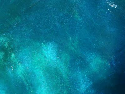 很好看很好看很好看签收时请您仔细检查~如有漏发请您立刻联系客服处理哦~小裙子的配件及赠品内容包含细腰带（在裙子腰侧悬挂）、大蝴蝶结、缎带小蝴蝶结x2、金属胸针（穿在吊牌上，jsk无此配件）、衣架、防尘袋和白色小除毛滚筒~=====深色衣物前几次下水请一定一定先用清水漂洗去掉浮色哦~后续清洗时，如需使用洗涤剂，请您选择不含漂白效果的温和洗涤产品，稀释后再加入，避免直接倒在衣物上哦~===