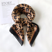 Korean version of small square scarf female ins new hair belt hundred small scarf spring summer autumn decorative small silk scarf fashion BAO WEN
