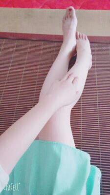 每天都在办公室坐着，时间一长，pp上就变得有黑印了，就尝试着先用在pp上，差不多一个星期吧，现在pp上已经比原来白多了，感觉身上黑色素比较浓的地方，都可以用，真的好棒！