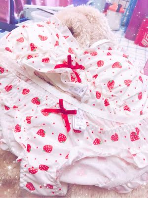 真的是超级好看呀，质量很好，也很仙女，少女心爆棚嘤嘤嘤，盒子也超级好看的，快递暴力让盒子坏了，这里就不上图了，但是内衣是真的好看，贫乳或者像我一样胸大一点的都可以穿的呀，给奶油疯狂笔芯芯。好好好好好好好好好好好好好好好好好好好好好好好好好好好好好好好好好好好好好好好好好好好好好好好好好好好好好好好好好好好好好好好好好好好好好好好