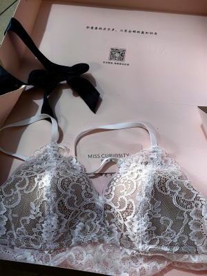 宅女推荐的，喜欢喜欢，包装很精美，衣服也很好看，推荐推荐，店主请多多找宅子合作噢