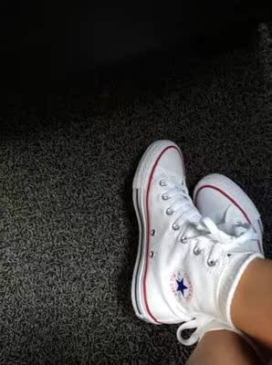 鞋子收到了,物流很快,客服服务态度很好,鞋子款式时尚,穿着很舒服,做工也精细,很满意 鞋子收到了,物流很快,客服服务态度很好,鞋子款式时尚,穿着很舒服,做工也精细,很满意