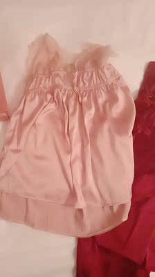 衣服很性感 质量不错 期待穿上去美美哒哈哈