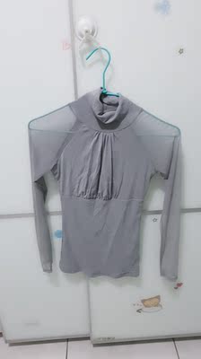 很软，跟之前想的不一样，像蚕丝的。款式也漂亮。。很不错。。