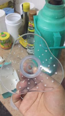 第三次买新贝的产品了，从吸奶器到防溢乳垫，到这个。 记得当时喂奶的时候痛了20多天，我不知道怎么坚持的，当时也不知道这个神器，后来是去通乳，看到有宝妈用聊了一下才知道，不过那个时候我已经不痛了，免疫了，这个买来送给朋友的。小朋友预计2月份出生，希望到时候可以用得上，目前看来他也很满意，因为他一胎放弃母乳就是因为太痛，这一胎他想试试母乳。