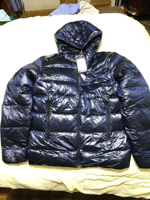 充绒量足，很暖和。长短肥瘦都可以，就是袖子比较长。