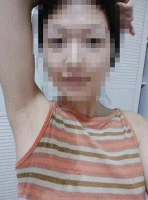 效果比我想像的好，非常干净不留痕迹，直接把腋下洗干净抹上脱毛膏，等十分钟就可以脱了，一点都不费事时超级方便的。是我用过最好的一款脱毛膏，很满意效果奥！温和不刺激还脱的很干净，主要是这款有绝毛的效果，现在毛毛长的慢了很多，摸着感觉变得细软了很多，绝毛效果超级好