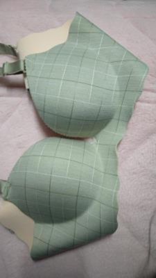 买一送一太划算了 还特别方便 质量也不错第三次买了，反正我穿着，胸部不会痒，就是好产品，这次买的托胸，哺乳用，感觉俾之29.9要好点收到了，物流太给力了，质量很好，性价比很高，尺码很合适很满意的这次购物 颜色很正 物品相符 价格实惠 物流也给力还好吧 双十一还是挺划算的挺好，卖家很贴心，还送了一个口水巾，不错，有需要再回来货以收到，颜色和图片上一样，物美价廉，很满意的一次购物五星级好评。非常好质量，试穿了一下码数也合适，洗了不掉颜色，这个价钱买到真是赚到了物流超级快，昨天中午下单，今天上午就收到了，宝贝还不错，还送了小礼物第二次购买了，还好，哺乳期挺方便的，价格也便宜，纯棉的，宽松穿着挺舒服的物流很快。