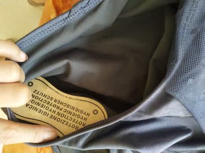 质量真的超级好，因为我本身就不是很瘦的人，这个效果我还能接受，身材好一点的上身肯定很炸，质量不用担心，真的特别好，老板还送了硅胶垫 当天发货，而且很快就到了河北，同一天拍了两件，另一家现在还没收到，满意满意十分满意