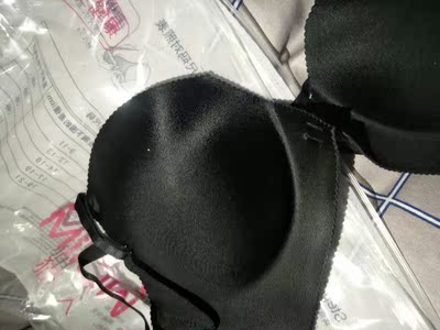 很不错，摸着很有质感，显胸呦，诱惑力大大的，哈哈哈，喜欢，后期有需要还会回购的。店家态度也超级好呦。