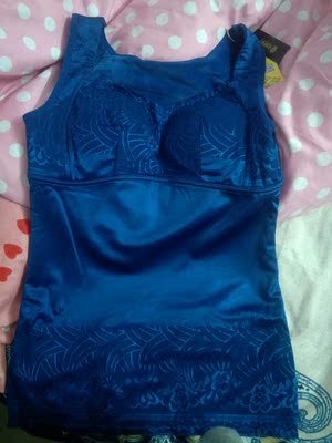 哺乳内衣收到了，颜色是自己喜欢的颜色，大小是客服建议的，回来穿着刚刚好，全包的就是好，胸没有往外跑了，双十一活动买的还送了一件保暖背心，非常喜欢，谢谢哦满意