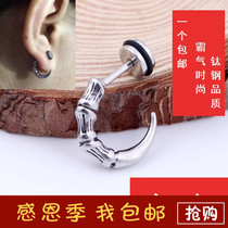 New Korean version of retro personality eagle claw mens earrings hypoallergenic fashion exaggerated earrings stainless steel earrings