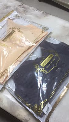 虽然颜色有点争议，好在客服处理态度还可以，期待洗后试穿效果