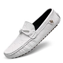 2022 new types of damp beans Bean Shoes Men Genuine Leather Individuality Han Prints 100 Hitch Casual Leather Shoes Letter Sets Foot Sloth Shoes