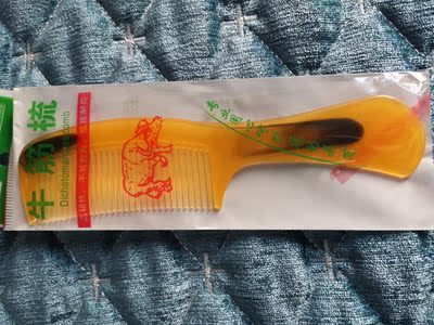 衣服收到了,发货速度很快,挺喜欢的,谢谢老板还送的小礼物。 衣服收到了,发货速度很快,挺喜欢的,谢谢老板还送的小礼物。