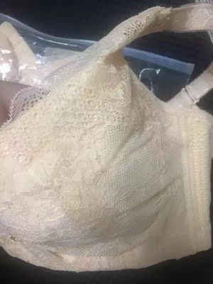 内衣质量不错，大小合适穿上显的胸小了不少，颜色很正，跟店家描述一样没有色差，包装很隐蔽？发货速度快好评