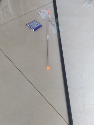 5.7米的杆子很轻做工精细。不重头。店家服务态度好。送了很多小配件。 5.7米的杆子很轻做工精细。不重头。店家服务态度好。送了很多小配件。