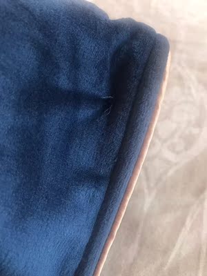 这个厚度不适合穿着睡觉，南方的冬天室内只穿这个又冷了，适合有暖气的北方，线头缠绕，扣子掉色，这两方面都要注意&hellip;&hellip;