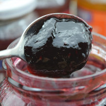 Russian imported jam Blueberry Strawberry Raspberry Cranberry Cherry Blackcurrant Apricot flavor handmade jam 550g