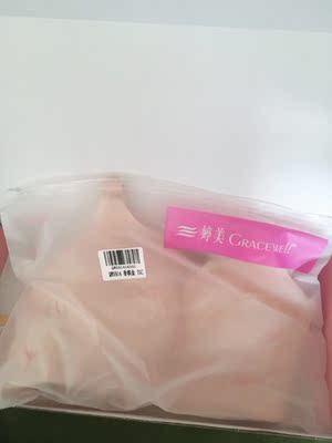 内衣超薄，适合大胸妹子，内衣整体很轻盈，我觉得好像没什么手感，还没穿，不知道怎么样，看着还不错，试穿了一下还是挺舒服的，因为胸有点大，买内衣老是不合适，看了好久才决定下手的，好穿的话以后内衣就买婷美的了