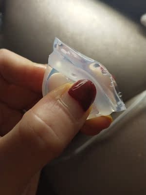 刚收到就试了一下，贴付力很强，乳头有一半凹陷，一直很困扰去做检查又不好意思，这个确实效果挺好，刚用的时候会有点疼，戴一会就好了，就是不知道，戴久的话吸附力怎么样，用了以后再来追加