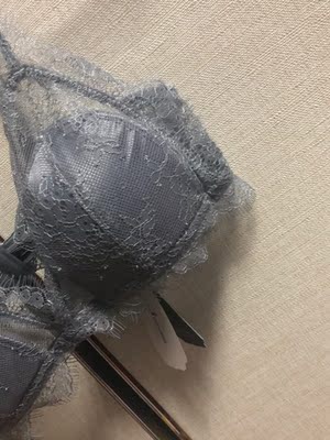 颜色很好看，蕾丝也特别漂亮。看起来很性感。非常满意的一次购物。为店家小姐姐打call