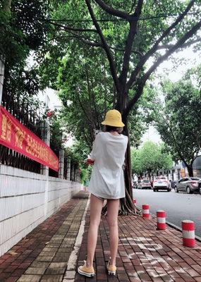 妈耶，小哥哥人又帅，话说又好听，鞋子也好看，就想问问他，要谈恋爱吗！分手不割腕的那种～