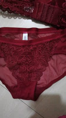 衣衣收到了，是想要的酒红色，穿上很显胸，好看，内裤也够大